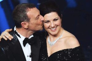 Il conduttore Amadeus e Giovanna Civitillo