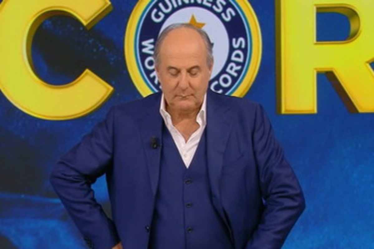 Gerry Scotti affranto in televisione