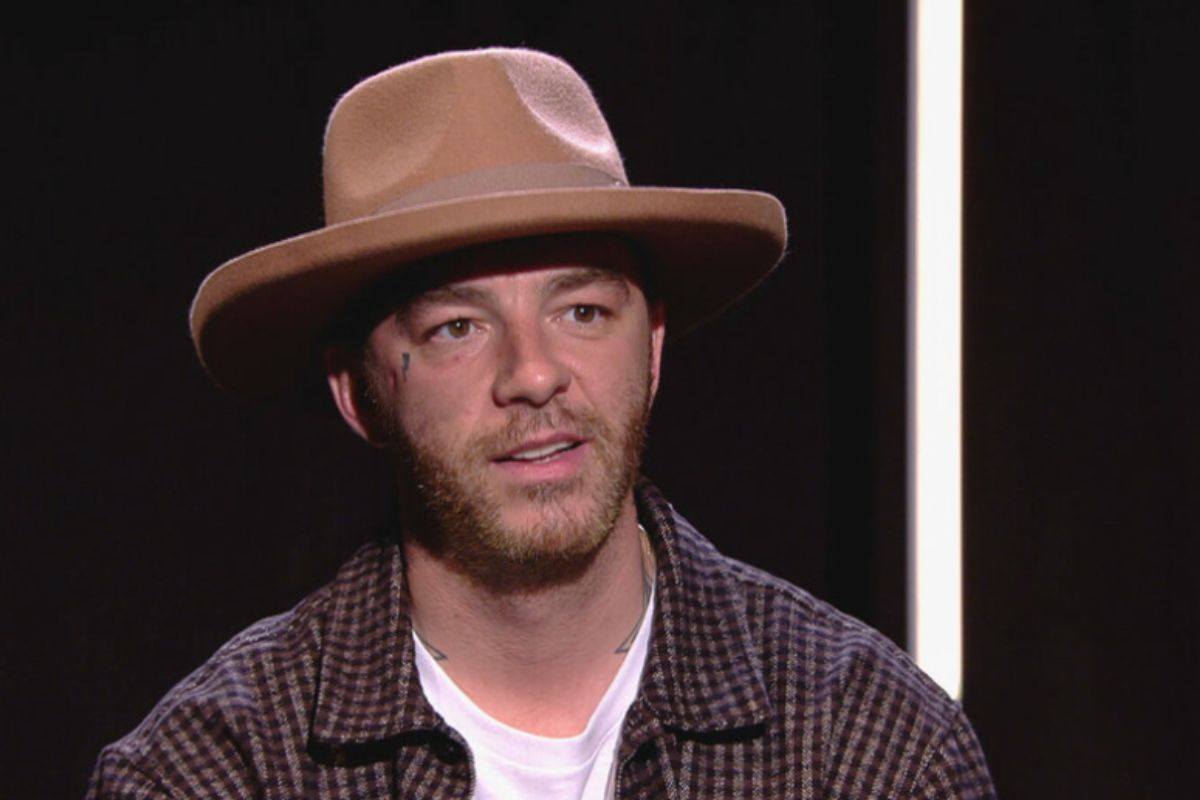 Salmo in un'intervista e con cappello da cowboy