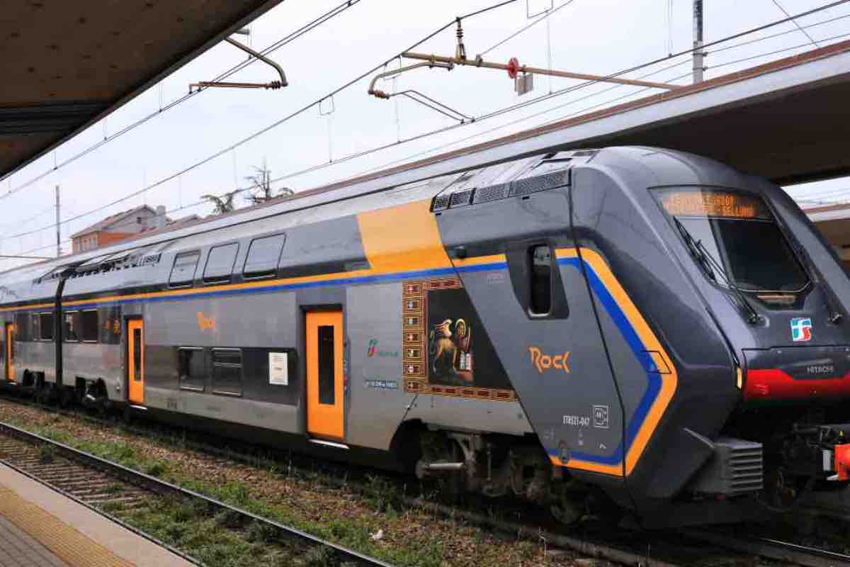 Muore sotto un treno