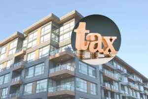 un palazzo e la scritta tax nel cerchietto