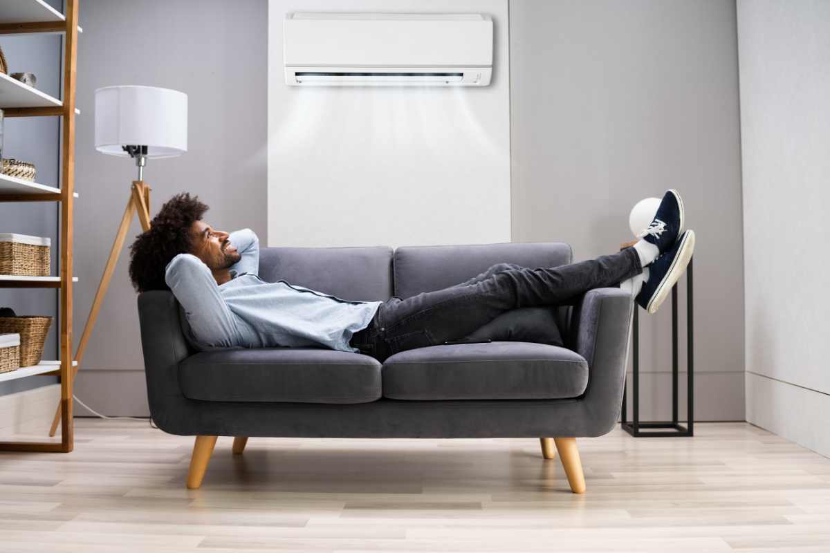 stare a casa con il climatizzatore acceso