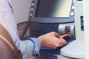 prelevare al bancomat
