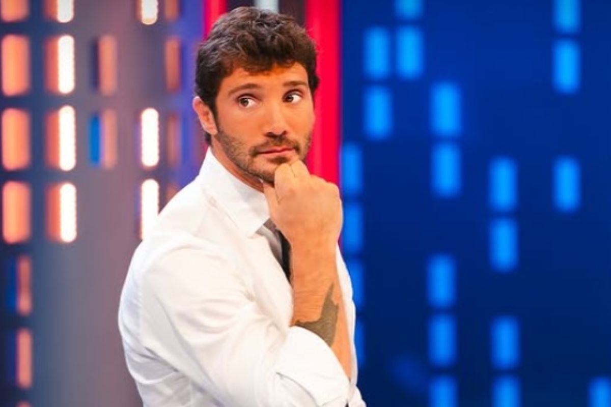 Conduttore Stefano De Martino