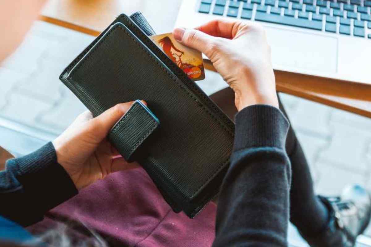 Portafogli con carta di credito