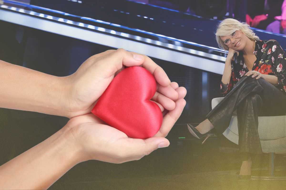 maria de filippi e mani col cuore