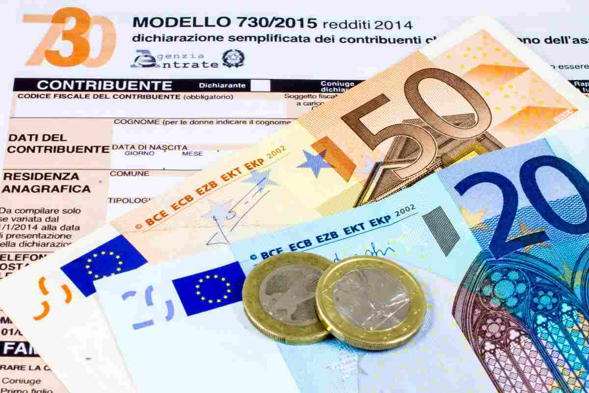 modello 730 con denaro in contanti