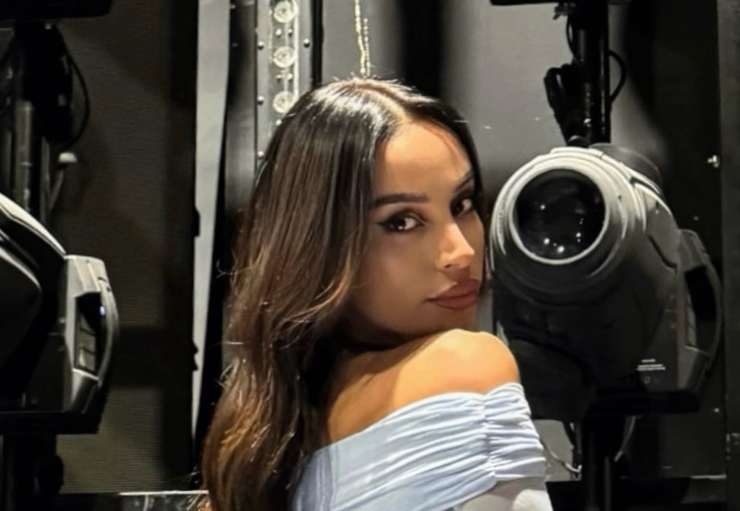 francesca tocca in posa