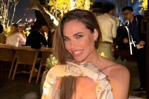 ilary blasi sorride