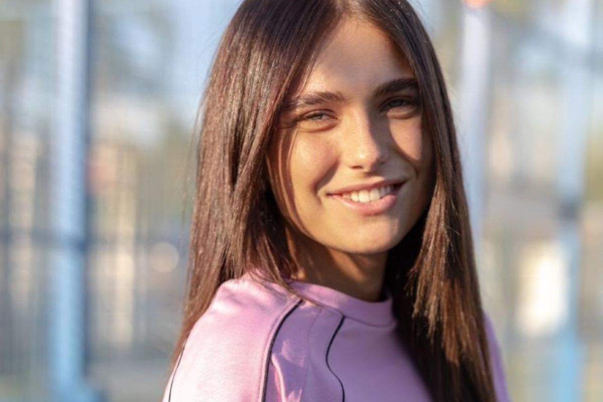 Chanel sorridente acqua e sapone