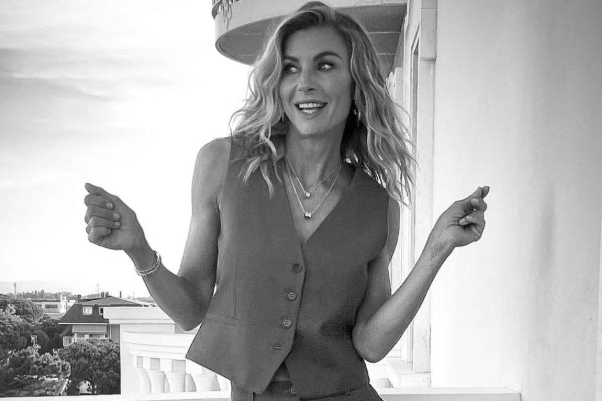 Martina Colombari in vacanza