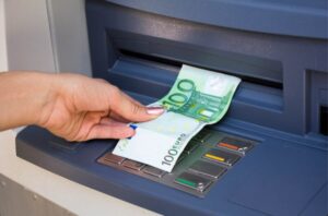 Prelievo denaro bancomat